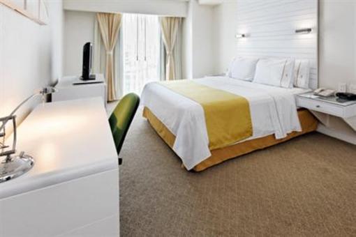 фото отеля Holiday Inn Express Hotel & Suites at the WTC