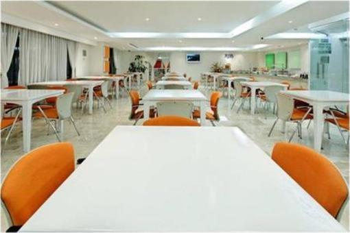 фото отеля Holiday Inn Express Hotel & Suites at the WTC