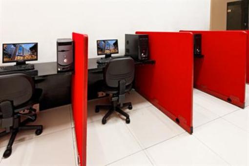 фото отеля Holiday Inn Express Hotel & Suites at the WTC