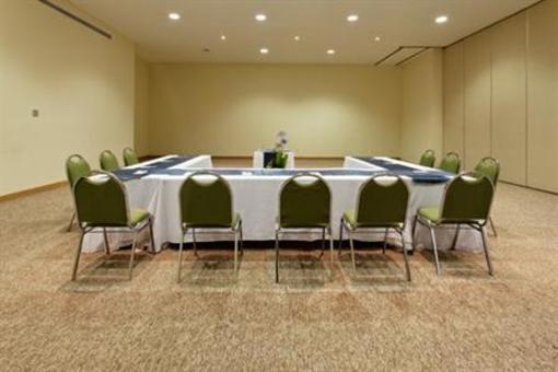 фото отеля Holiday Inn Express Hotel & Suites at the WTC