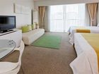 фото отеля Holiday Inn Express Hotel & Suites at the WTC