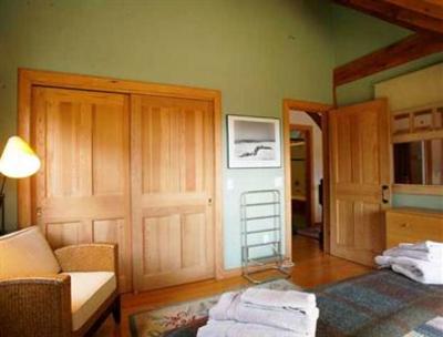 фото отеля Frog Meadow Farm B&B