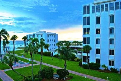 фото отеля Island House Beach Resort