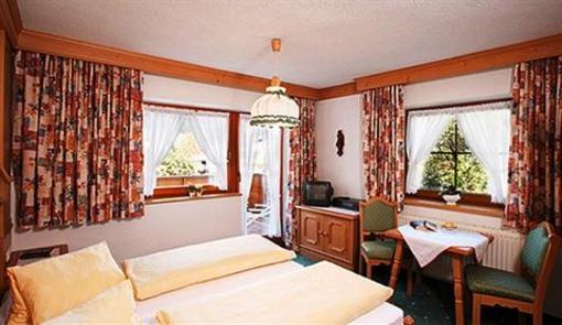 фото отеля Gasthof Baren Holzgau