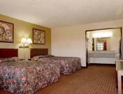 фото отеля Super 8 Shawnee