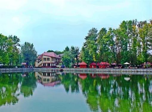 фото отеля Near the Lake