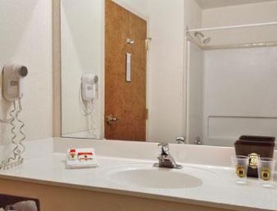 фото отеля Clemmons Super 8 Motel