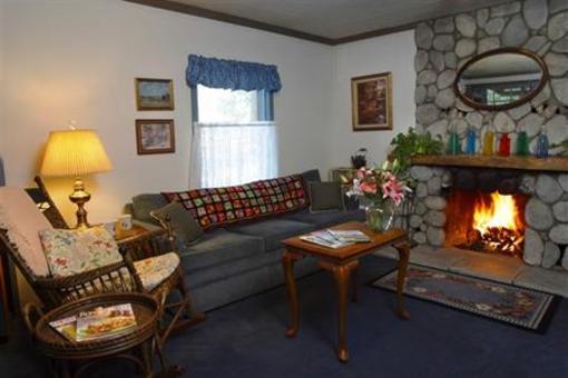 фото отеля Strawberry Creek Inn Idyllwild