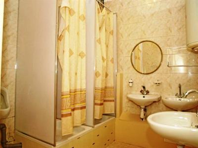 фото отеля Tolstoy Hostel