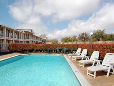 фото отеля Super 8 Motel North Dallas Addison (Texas)