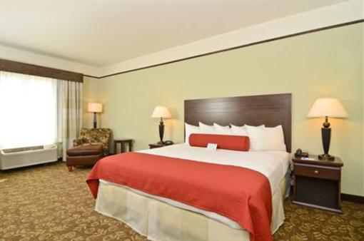 фото отеля Best Western Plus Emory At Lake Fork Inn & Suites