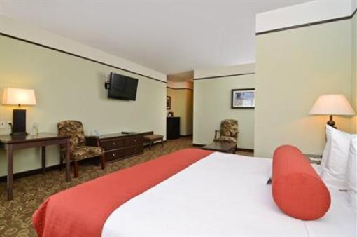 фото отеля Best Western Plus Emory At Lake Fork Inn & Suites