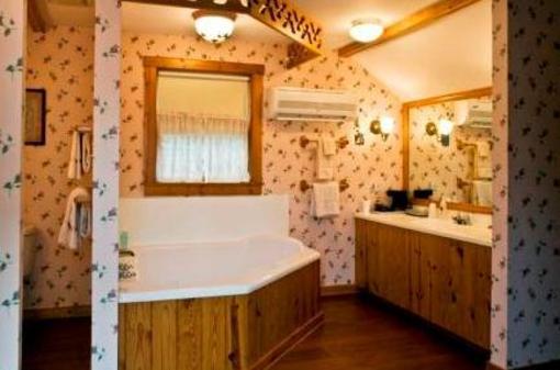 фото отеля Sandaway Waterfront Lodging