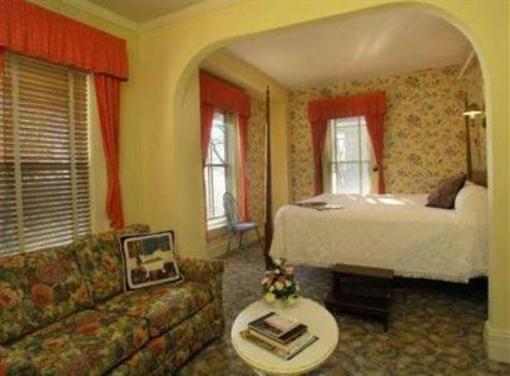 фото отеля Sandaway Waterfront Lodging