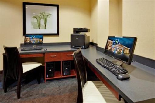 фото отеля Holiday Inn Express Hotel & Suites Warminster Doylestown
