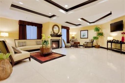 фото отеля Holiday Inn Express Hotel & Suites Warminster Doylestown
