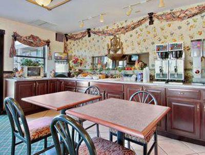 фото отеля America’s Best Inn Davenport
