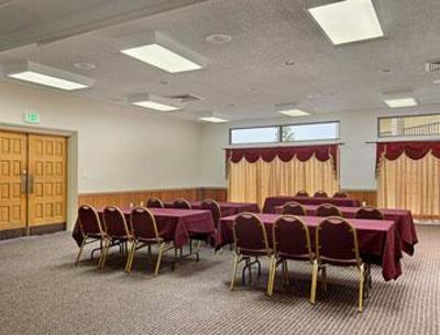фото отеля Days Inn Orlando Universal Maingate