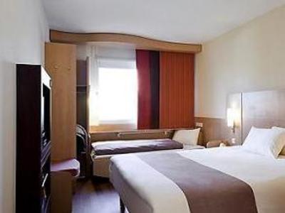 фото отеля Hotel Ibis Paris La Defense Centre