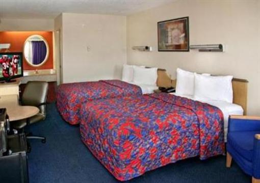 фото отеля Jamestown Falconer Red Roof Inn