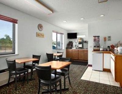 фото отеля Super 8 Motel Richmond (Illinois)