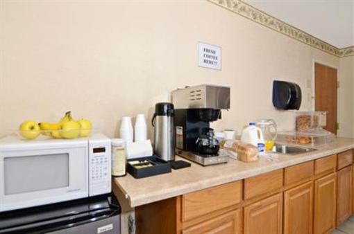 фото отеля Americas Best Value Inn Warren Indiana