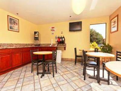 фото отеля Super 8 Motel Wilsonville