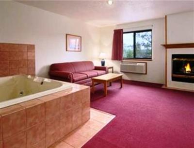фото отеля Boarders Inn and Suites of Traverse City