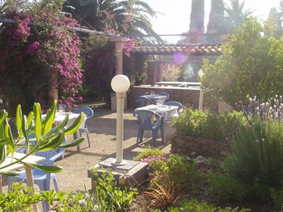 фото отеля Hotel La Garrigue Bormes les Mimosas