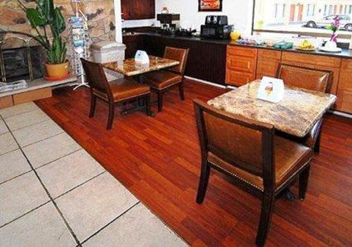 фото отеля Econo Lodge Inn and Suites Hoquiam