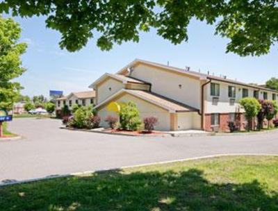 фото отеля Days Inn Greenfield