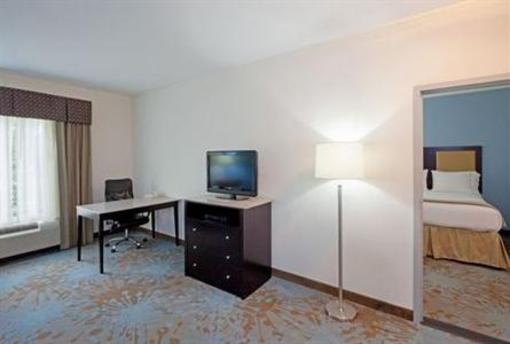 фото отеля Holiday Inn Express in Plainville