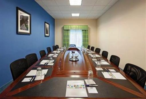 фото отеля Holiday Inn Express in Plainville