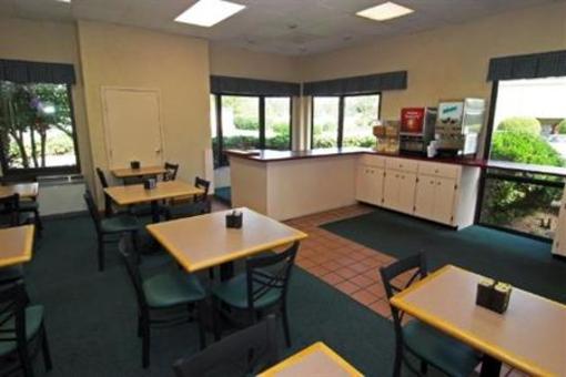 фото отеля Super 8 Garysburg Roanoke Rapids