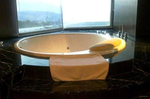 фото отеля Surya Hotel and Cottages