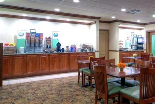 фото отеля Country Inn & Suites Emporia