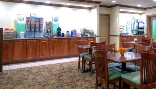 фото отеля Country Inn & Suites Emporia