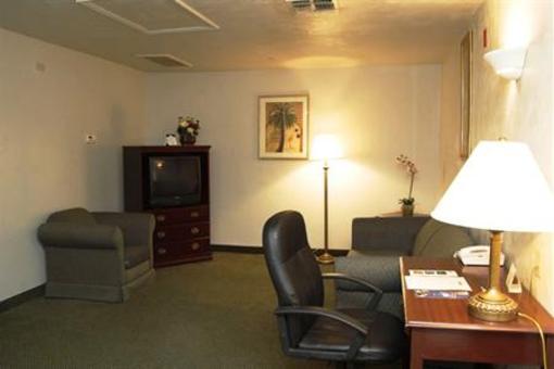 фото отеля Suburban Extended Stay Hotel Tallahassee