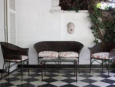 фото отеля L'Ambassade Petit Hotel Santiago
