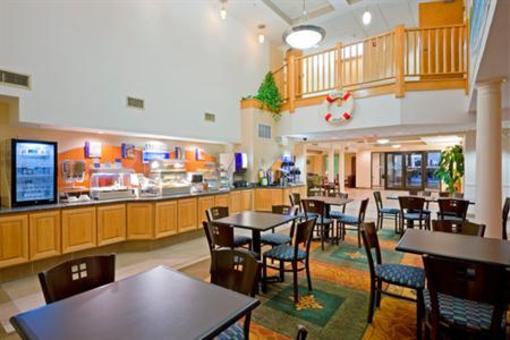 фото отеля Holiday Inn Express Carneys Point