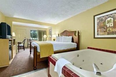 фото отеля Travelodge Suites East Gate Orange