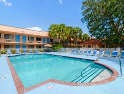 фото отеля Travelodge Suites East Gate Orange