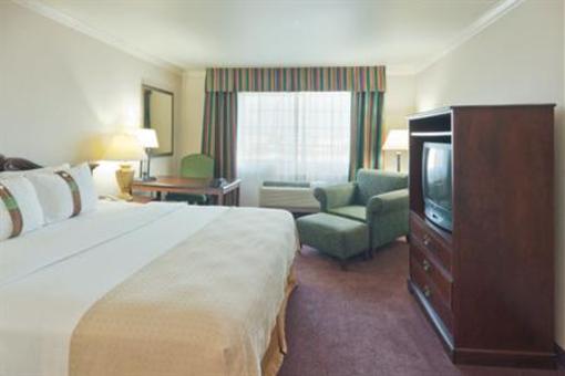 фото отеля Holiday Inn Selma-Swan Court