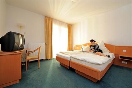 фото отеля Wald Cafe Hotel