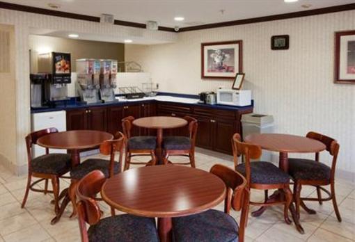 фото отеля Country Hearth Inn Knightdale