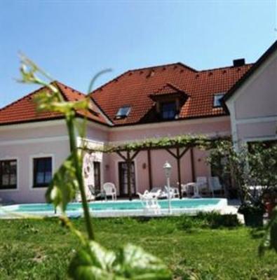 фото отеля Bauernhof Weingut Gastehaus Zohrer