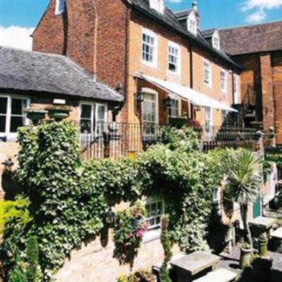 фото отеля The Greyhound Coaching Inn Lutterworth