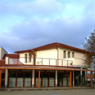 фото отеля Hotel Falukozpont