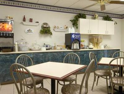 фото отеля Super 8 Motel Waterloo (Illinois)