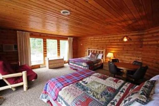 фото отеля Lolo Hot Springs Lodge